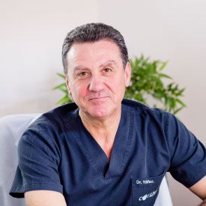 Dr. Andrés Yáñez